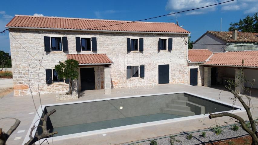 Barban, central Istria, renovated stone house with swimming pool