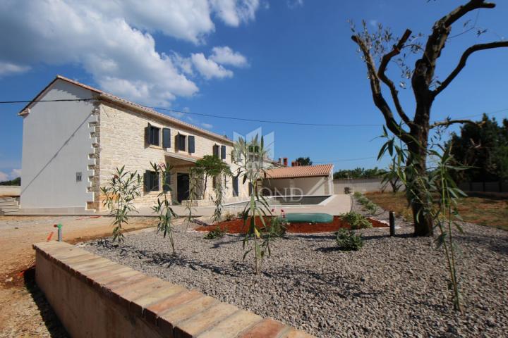 Barban, central Istria, renovated stone house with swimming pool