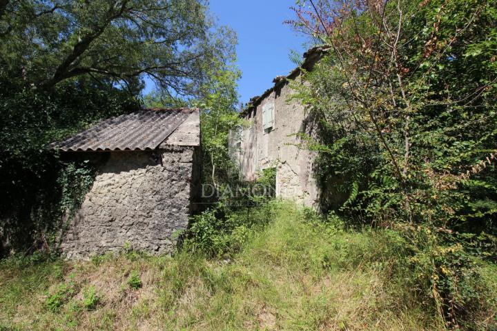 Kršan, Umgebung, freistehendes Steinhaus zur Anpassung