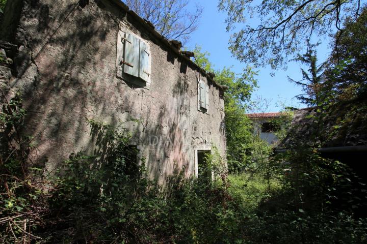 Kršan, Umgebung, freistehendes Steinhaus zur Anpassung