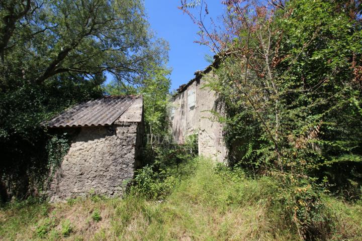 Kršan, Umgebung, freistehendes Steinhaus zur Anpassung