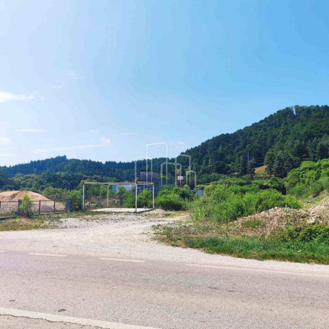 Zemljište 12. 000m2 sa objektima Sumbulovac prodaja