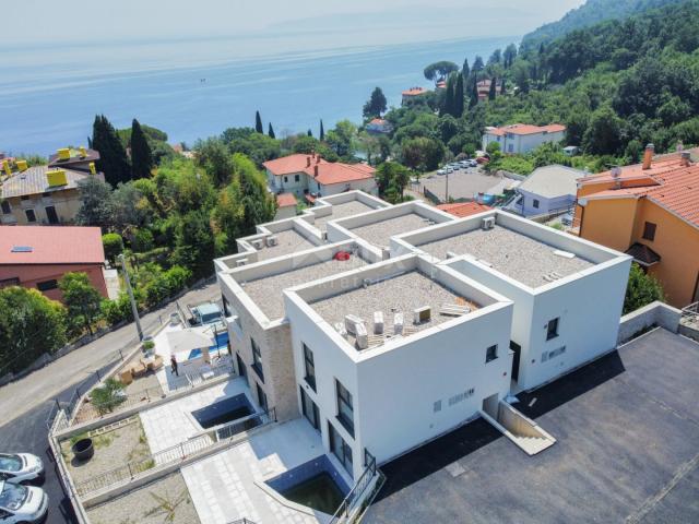 OPATIJA, LOVRAN - NOVO - Luksuzna kuća u nizu 100 m od plaže s bazenom i pogledom na more