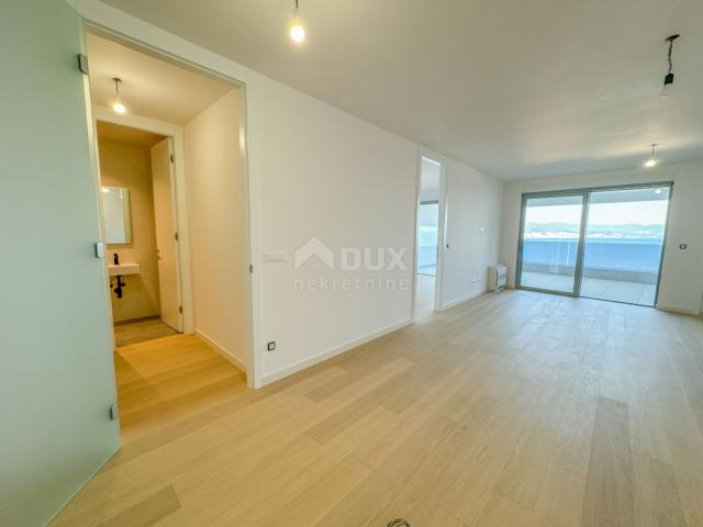 OPATIJA, CENTER - luxurious apartment in a new building with a sea view, shared pool, garage