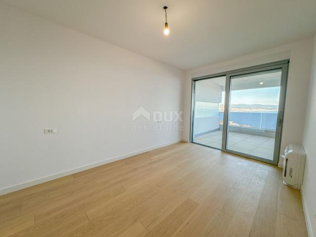 OPATIJA, CENTER - luxurious apartment in a new building with a sea view, shared pool, garage