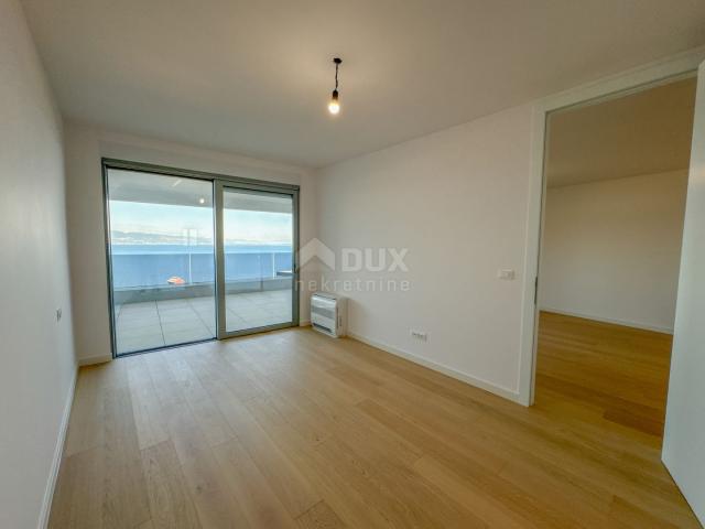 OPATIJA, CENTER - luxurious apartment in a new building with a sea view, shared pool, garage