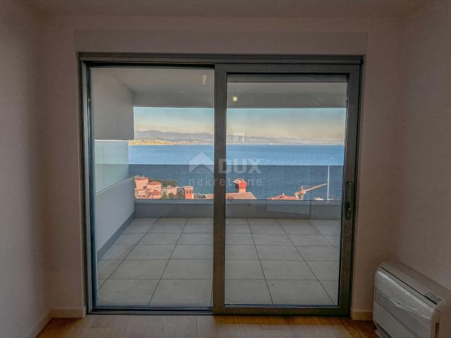 OPATIJA, ZENTRUM – luxuriöse Wohnung in einem neuen Gebäude mit Meerblick, Gemeinschaftspool, Garage