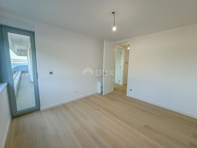 OPATIJA, CENTER - modern apartment in a new building with a sea view, shared pool, garage