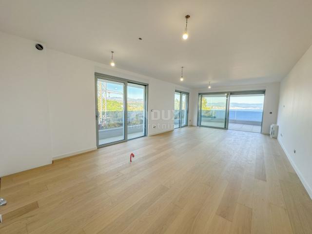 OPATIJA, CENTER - modern apartment in a new building with a sea view, shared pool, garage