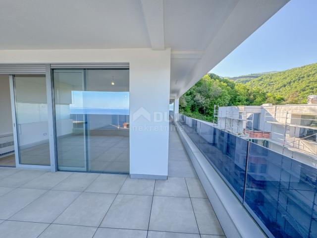 OPATIJA, CENTER - larger apartment in a new building with a sea view, shared pool, garage