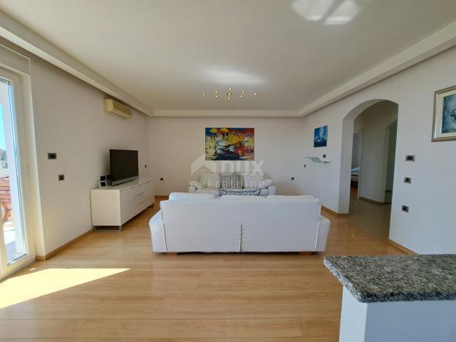 OPATIJA, IČIĆI - penthouse with panoramic view and courtyard building