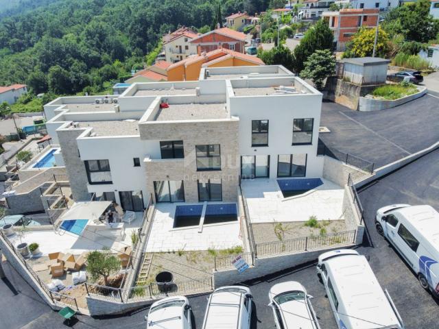 OPATIJA, LOVRAN – Exklusive zweistöckige Wohnung mit privatem Pool, nur 150 Meter vom Strand entfern