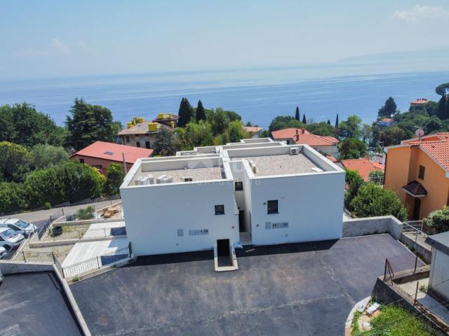 OPATIJA, LOVRAN – Exklusive zweistöckige Wohnung mit privatem Pool, nur 150 Meter vom Strand entfern