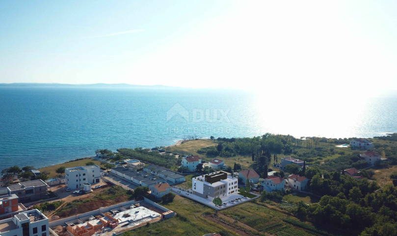 ZADAR, PRIVLAKA – Exklusive Gelegenheit für ein luxuriöses Leben direkt am Strand in einem modernen 