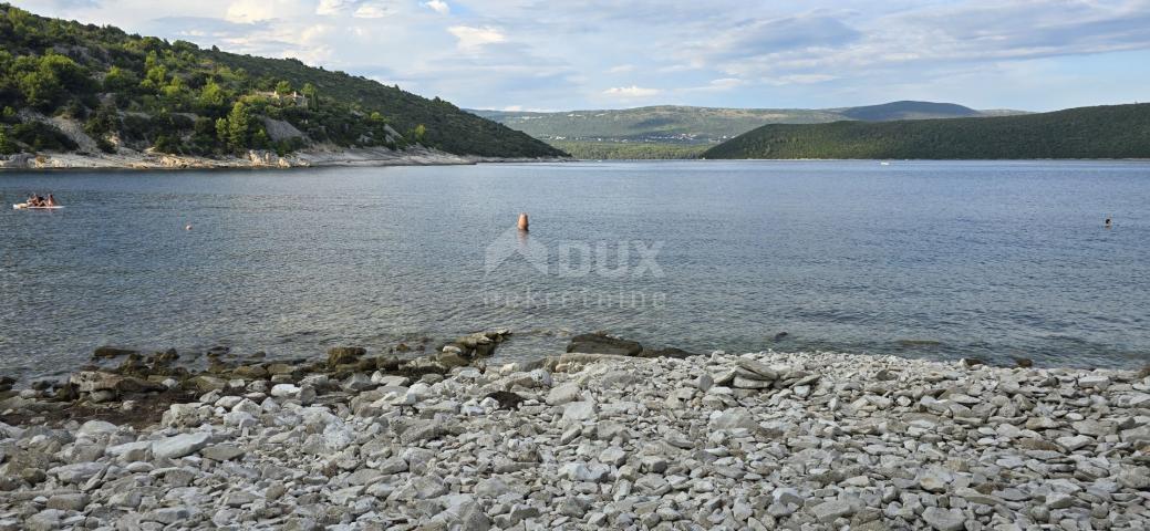 ISTRIEN, RAKALJ - Ackerland mit Anlage 20 Meter vom Meer entfernt