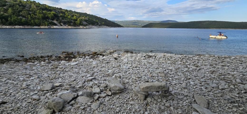 ISTRIEN, RAKALJ - Ackerland mit Anlage 20 Meter vom Meer entfernt