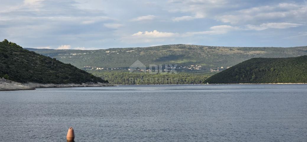 ISTRIEN, RAKALJ - Ackerland mit Anlage 20 Meter vom Meer entfernt