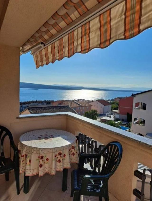 CRIKVENICA - bright apartment with an excellent layout of 35 m2