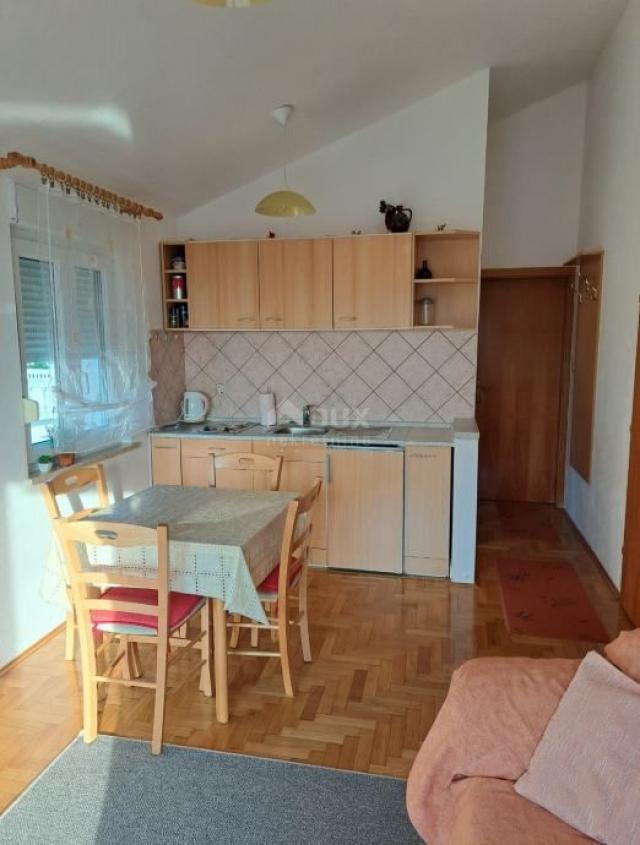 CRIKVENICA - osvijetljen apartman izvrsnog rasporeda 35 m2