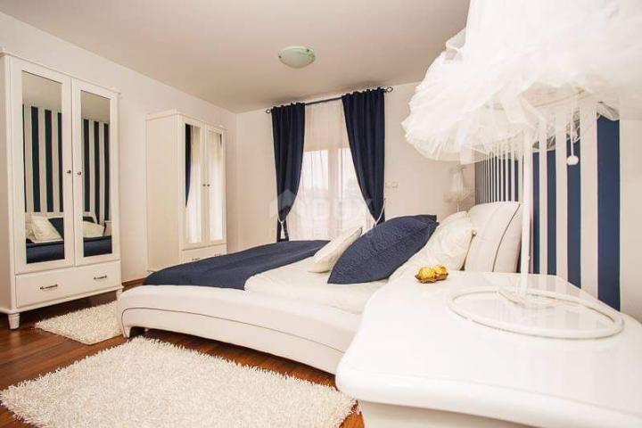 CRIKVENICA - luksuzna kuća s pet apartmana