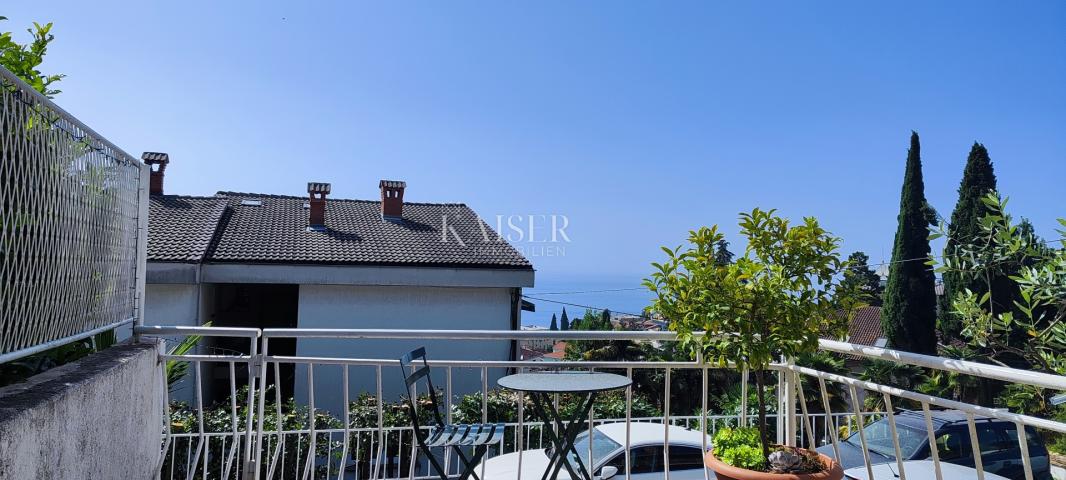 Opatija, centar - 3S+DB stan s pogledom na more, 113 m2