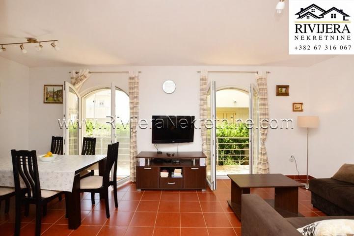 Three-bedroom comfortable apartment on the very coast of Bijela Herceg Novi