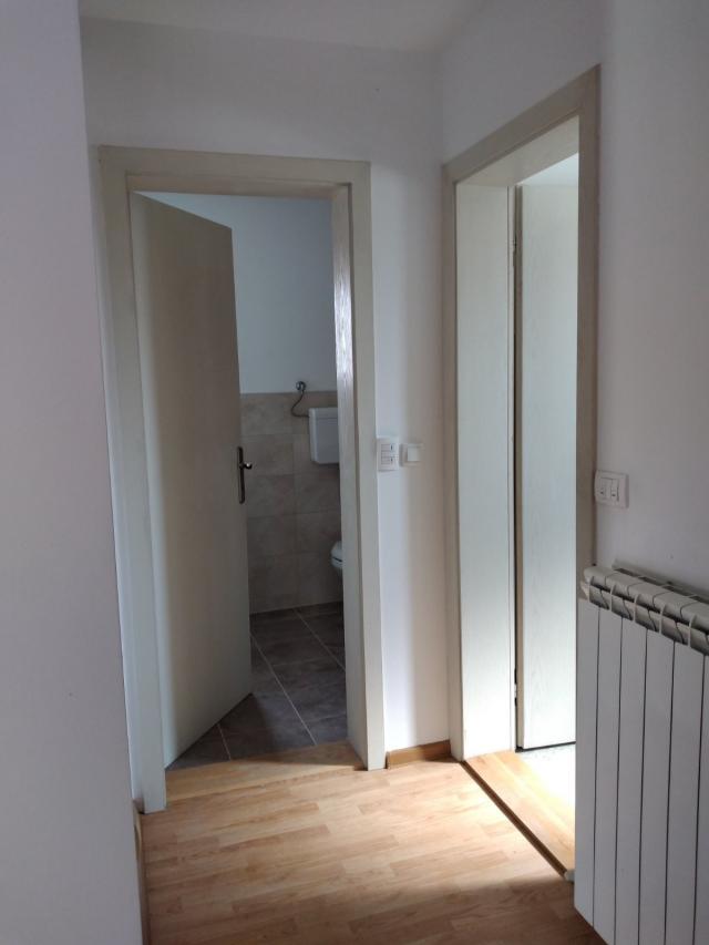 IZDAJEM SPRAT KUCE 105M2 KOVANLUK KRALJEVO