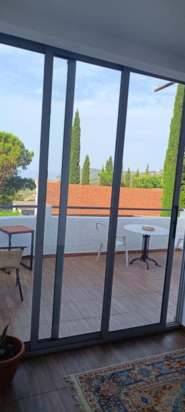 Spacious 4-Bedroom House with Rooftop Terrace in Sutomore