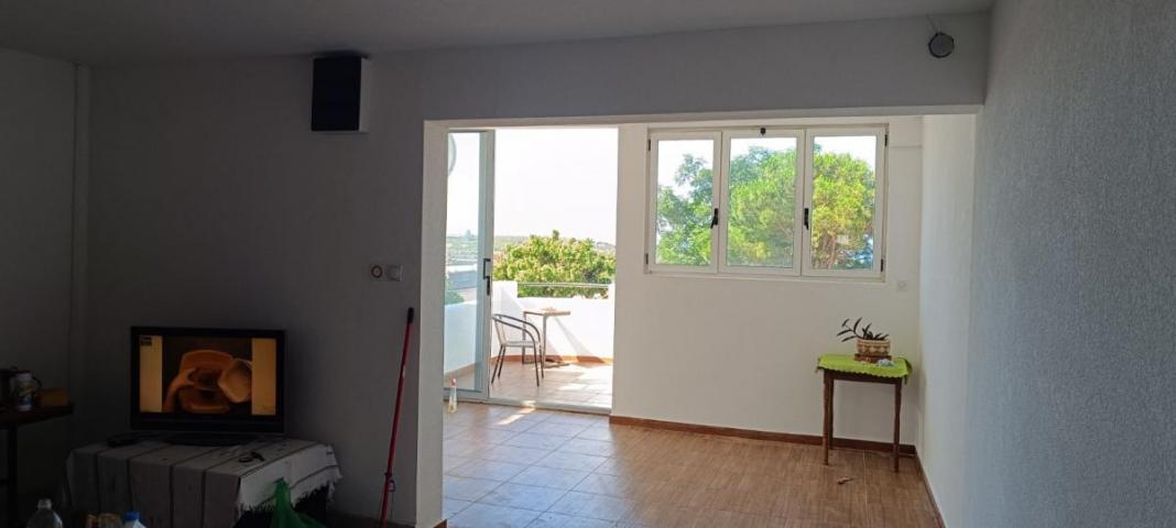 Spacious 4-Bedroom House with Rooftop Terrace in Sutomore