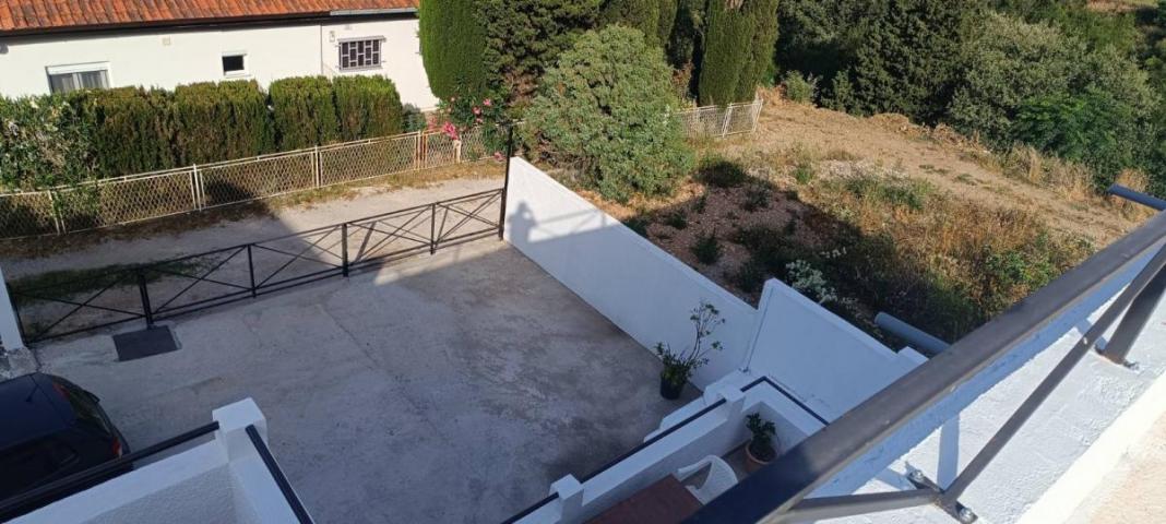 Spacious 4-Bedroom House with Rooftop Terrace in Sutomore