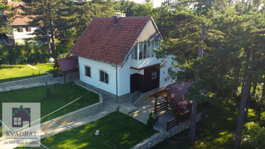 Apartmanska vila, 250m2, 5 ari, Divčibare, 205. 000e