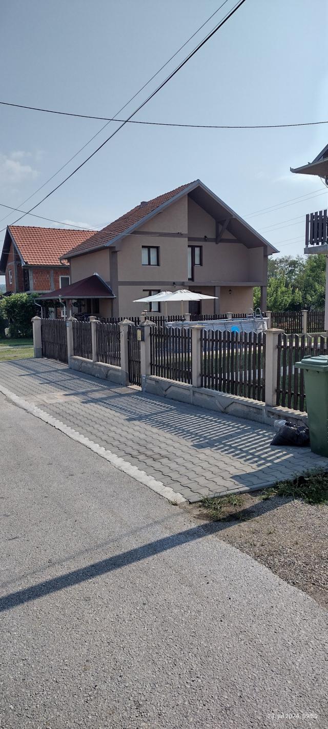 IZDAJEM SPRAT KUCE 105M2 KOVANLUK KRALJEVO