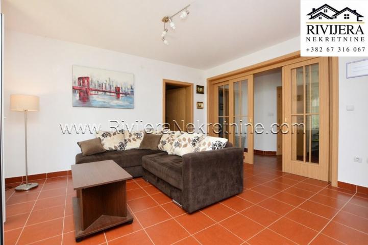 Three-bedroom comfortable apartment on the very coast of Bijela Herceg Novi