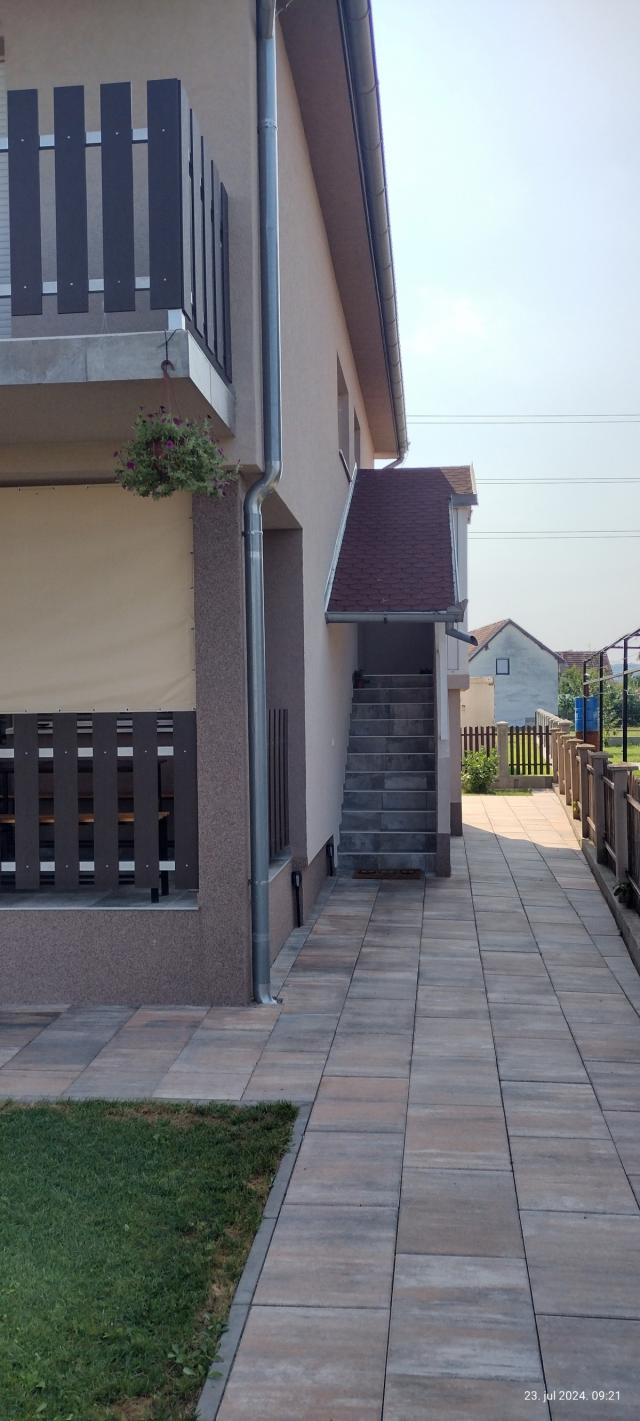 IZDAJEM SPRAT KUCE 105M2 KOVANLUK KRALJEVO