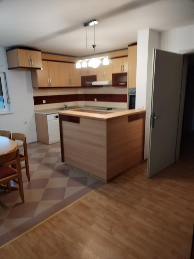 IZDAJEM SPRAT KUCE 105M2 KOVANLUK KRALJEVO