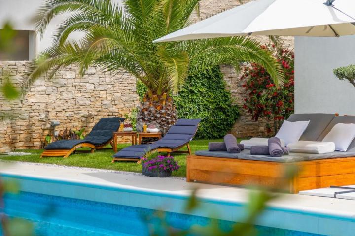 VILLA MIT EIGENEM WELLNESSZENTRUM IN ROVINJ, NESLJE ROVINJ