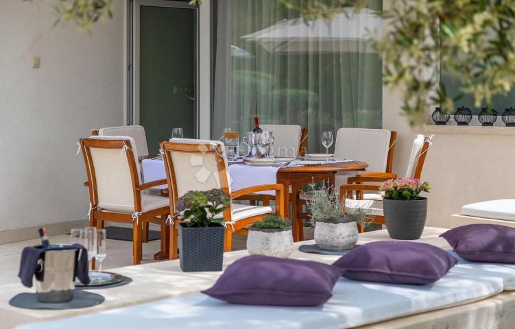 VILLA MIT EIGENEM WELLNESSZENTRUM IN ROVINJ, NESLJE ROVINJ