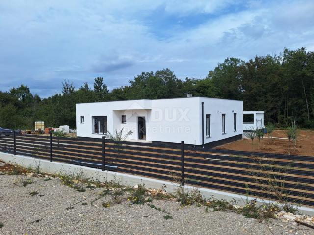 ISTRIA, KRŠAN Modern one-story house with swimming pool in nature, 111 m2