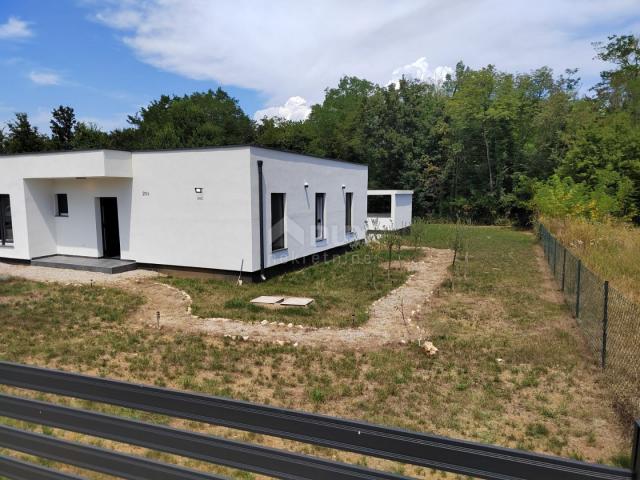 ISTRIA, KRŠAN Modern one-story house with swimming pool in nature, 111 m2