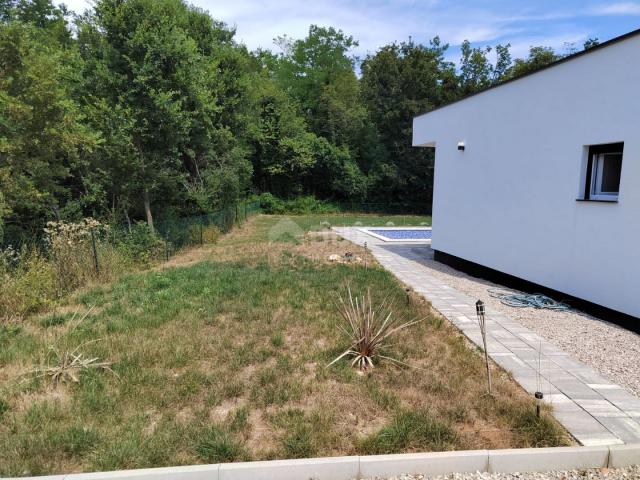 ISTRIA, KRŠAN Modern one-story house with swimming pool in nature, 111 m2