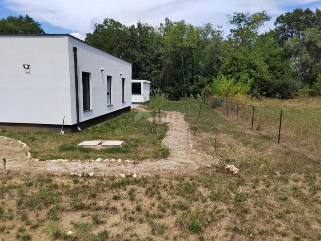 ISTRIA, KRŠAN Modern one-story house with swimming pool in nature, 111 m2