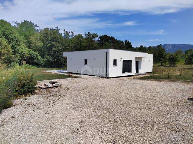 ISTRIEN, KRŠAN Modernes einstöckiges Haus mit Swimmingpool in der Natur, 111 m2