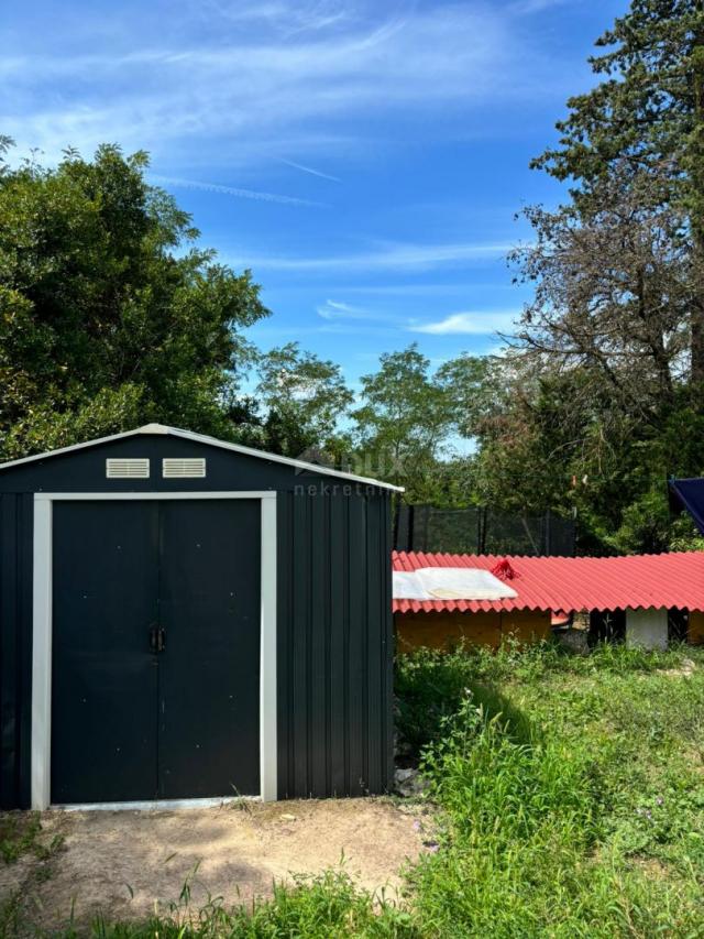 ISTRA, KANFANAR - Simpatična istarska kuća + 490 m2 građevinskog zemljišta!