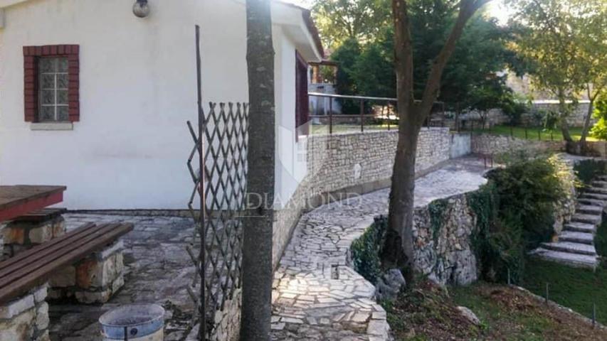 Poreč-Bereich, Haus mit großem Grundstück in ruhiger Lage