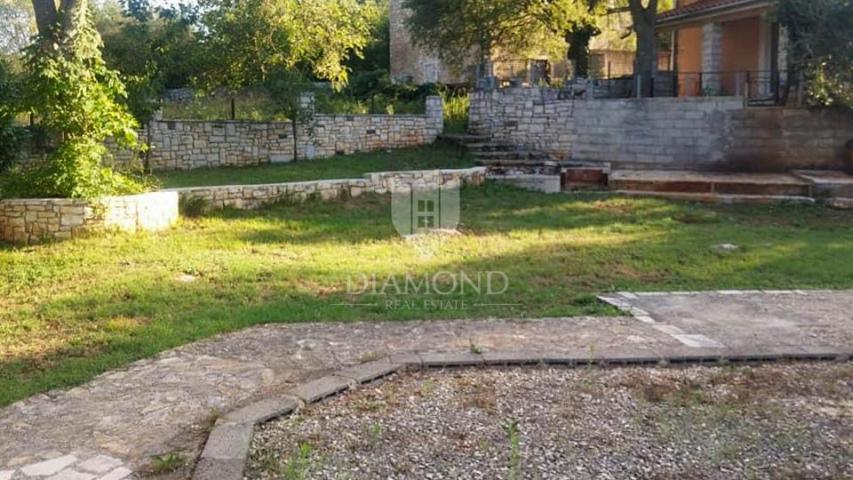 Poreč-Bereich, Haus mit großem Grundstück in ruhiger Lage