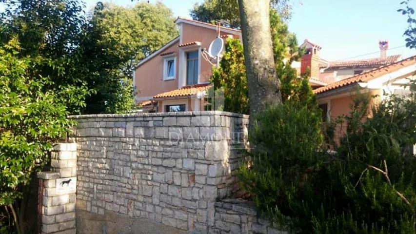 Poreč-Bereich, Haus mit großem Grundstück in ruhiger Lage