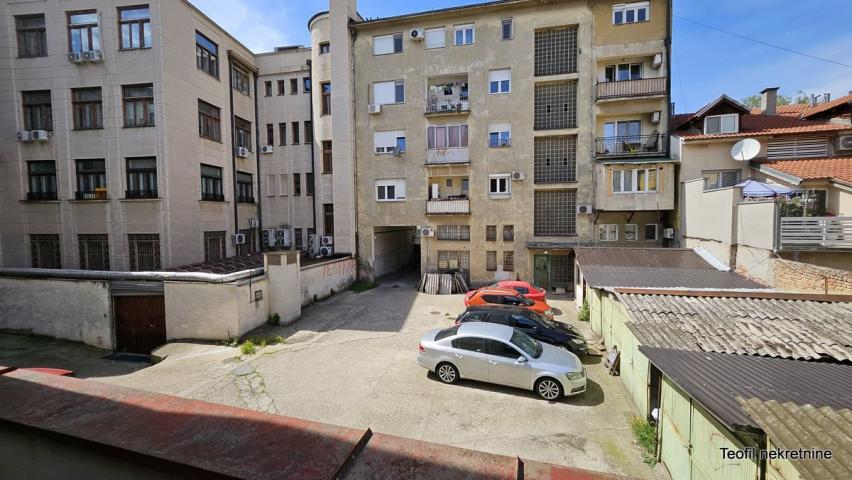 ZEMUN ZEMUN CENTAR 50m2 , 42 , 199000e