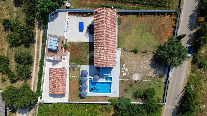 ISTRIA, SVETVINČENAT - Renovated autochthonous stone house with swimming pool