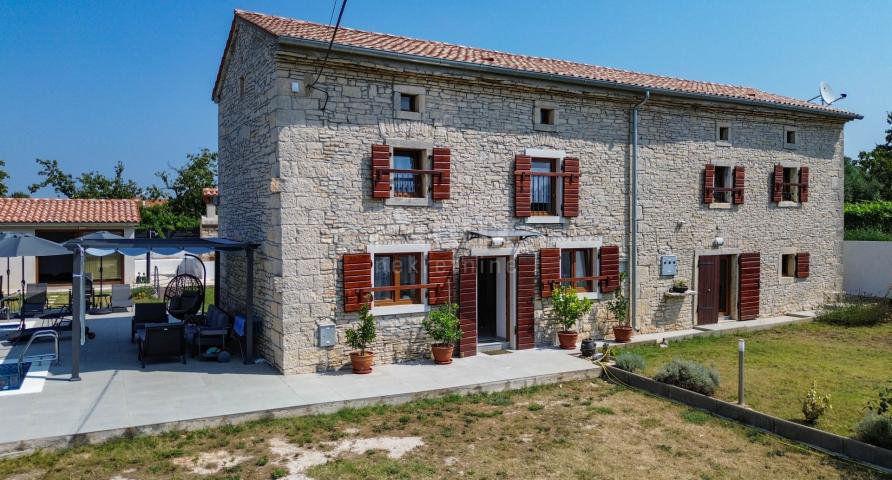 ISTRIA, SVETVINČENAT - Renovated autochthonous stone house with swimming pool