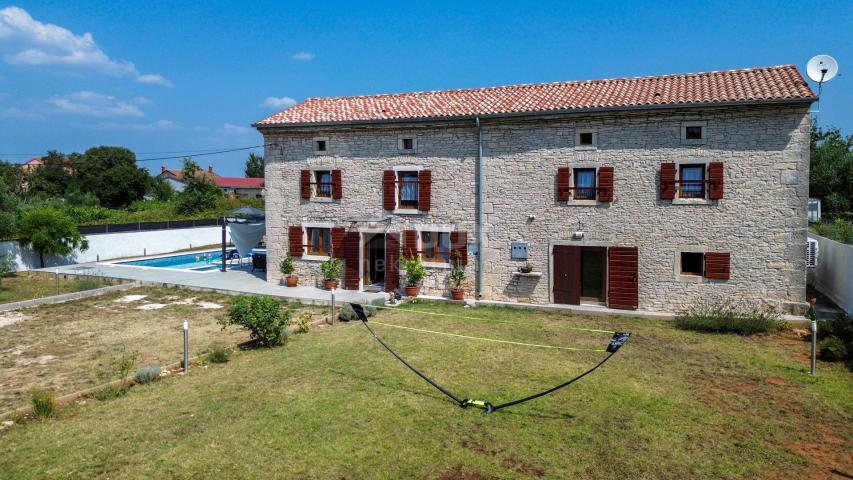 ISTRIA, SVETVINČENAT - Renovated autochthonous stone house with swimming pool